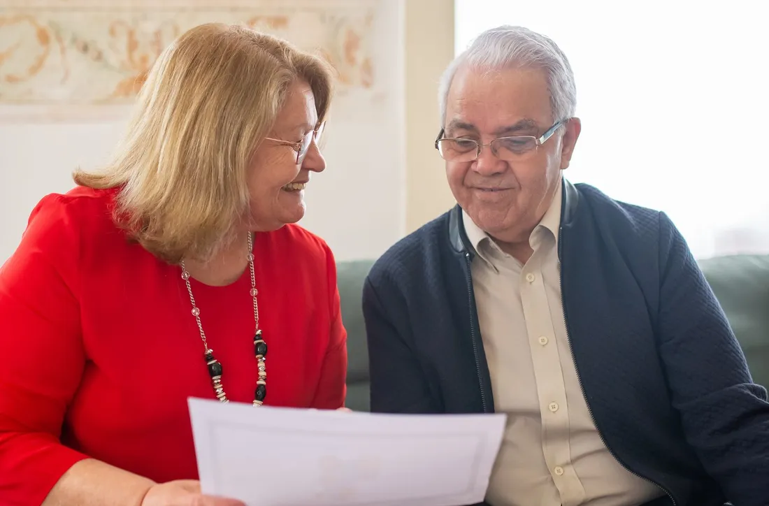 Família feliz em casa